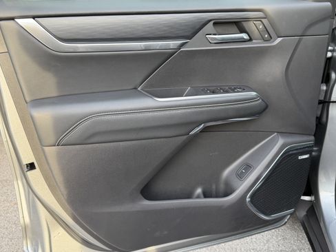 Used 2025 GMC Acadia Elevation image 13