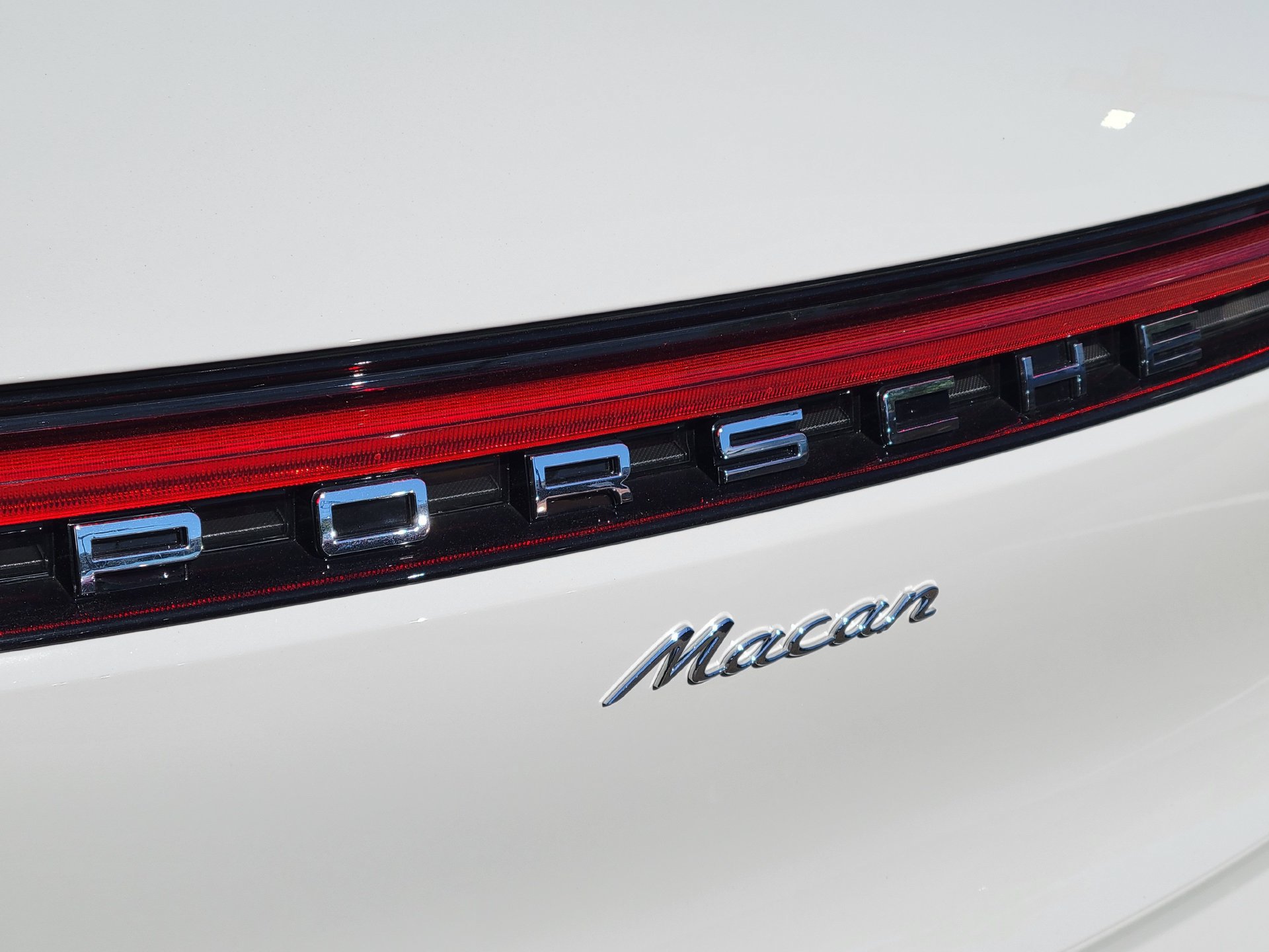 Used 2026 Porsche Macan AWD/4WD image 34