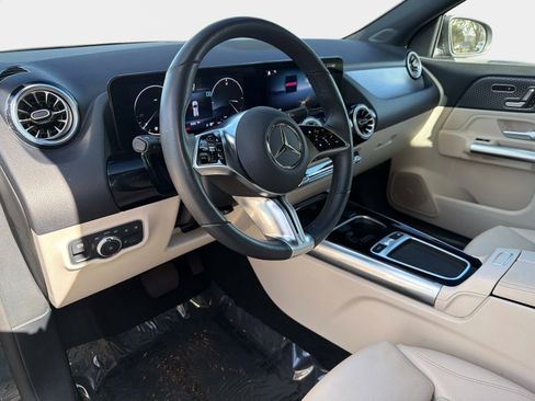 Used 2025 Mercedes-Benz GLA 250 4MATIC image 37