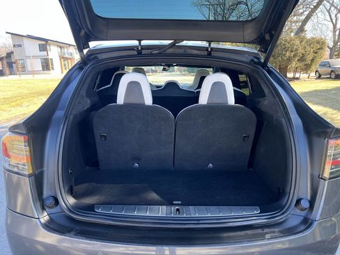 Used 2019 Tesla Model X 75D image 8