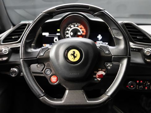 Used 2016 Ferrari 488 GTB RWD image 7