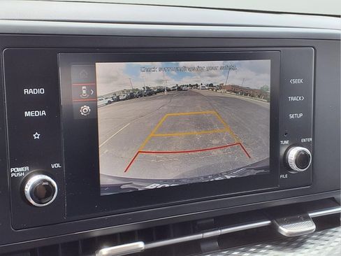 Used 2023 Kia Carnival LX FWD image 19