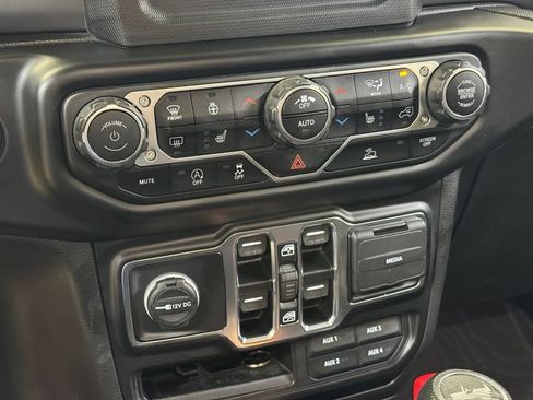 Used 2022 Jeep Wrangler Unlimited Sport AWD/4WD image 44