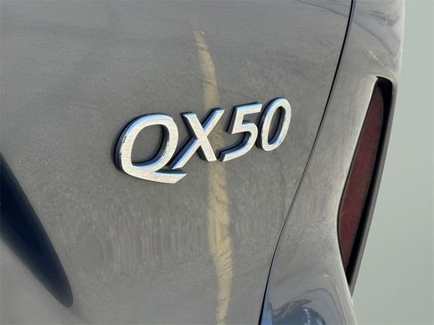 Used 2022 INFINITI QX50 Essential image 10