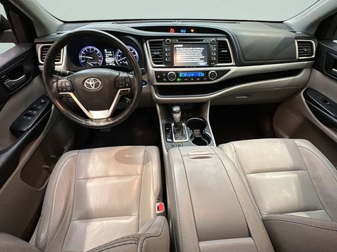 Used 2018 Toyota Highlander XLE w/ Carpet Mat Package (TMS) image 20
