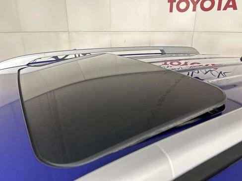 Used 2025 Hyundai Venue SEL FWD image 11