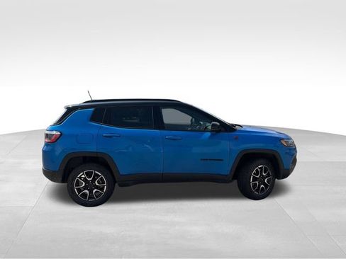 Used 2026 Jeep Compass Trailhawk AWD/4WD image 7