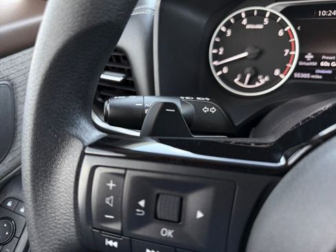 Used 2022 Nissan Rogue SV image 16