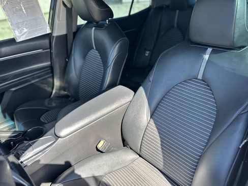 Used 2019 Toyota Camry SE FWD image 13