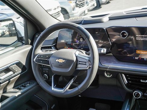 New 2026 Chevrolet Suburban Premier image 18