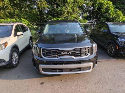 Certified 2023 Kia Telluride S w/ S Sunroof Package AWD/4WD image 2