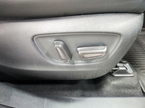 Used 2020 Toyota Highlander XLE image 39