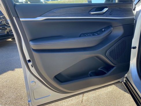 New 2025 Jeep Grand Cherokee Limited w/ Trailer Tow Package image 10