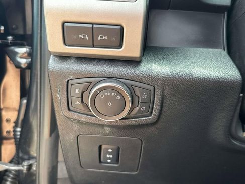 Used 2015 Ford F150 Lariat w/ Equipment Group 502A Luxury AWD/4WD image 22
