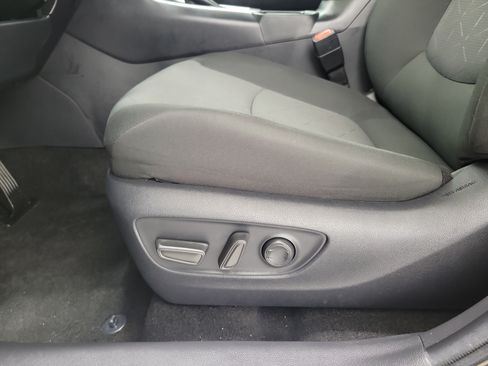 Used 2025 Toyota RAV4 XLE FWD image 19