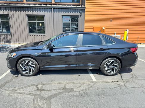 Used 2022 Volkswagen Jetta SEL FWD image 2