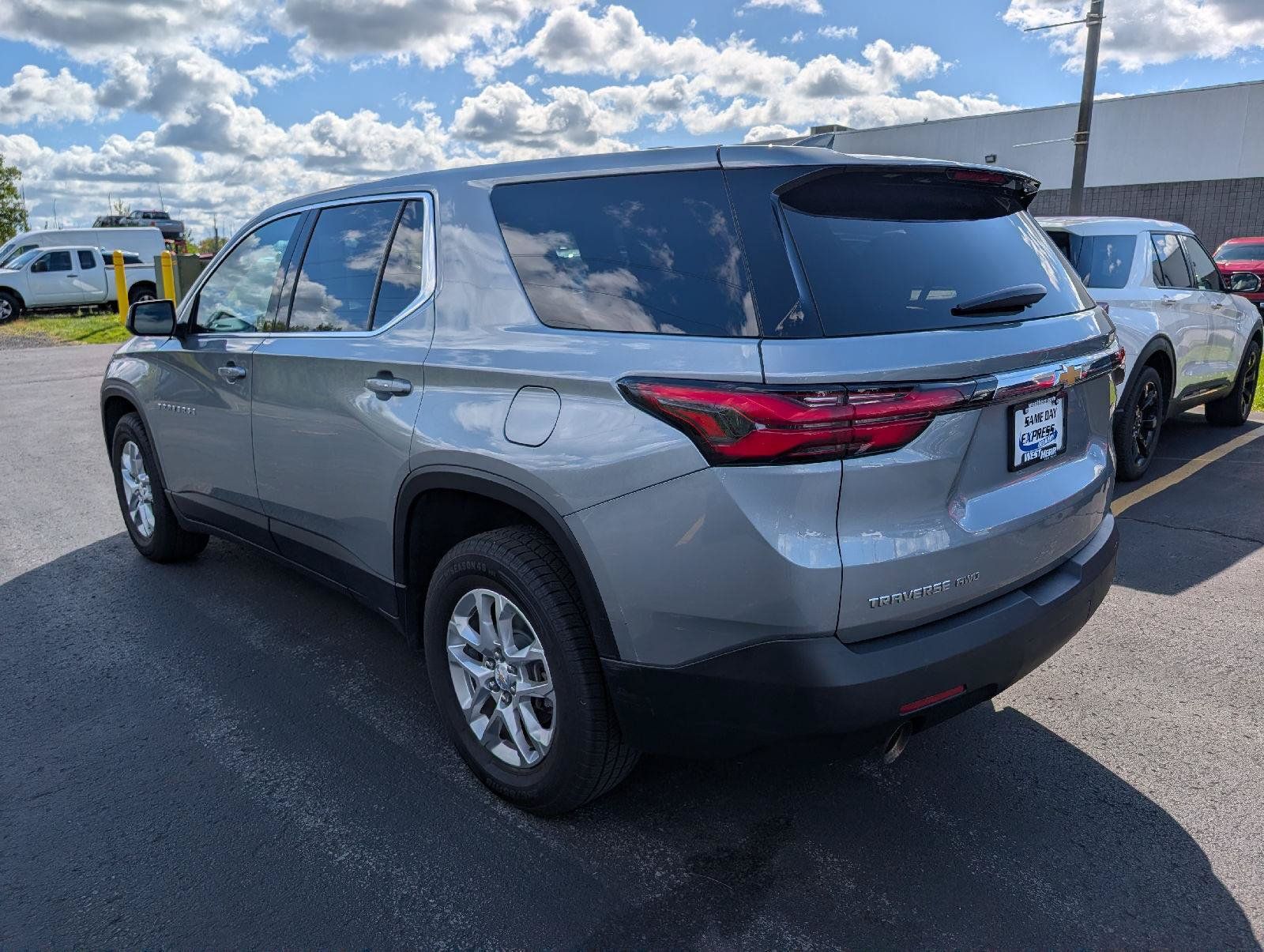 Used 2023 Chevrolet Traverse LS AWD/4WD image 6