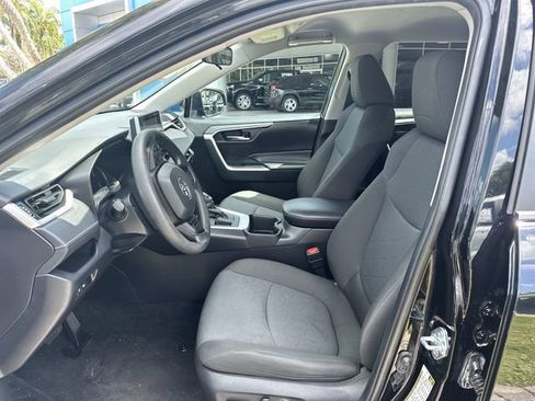 Used 2024 Toyota RAV4 XLE FWD image 30