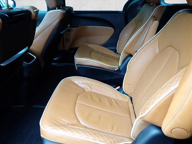 Used 2024 Chrysler Pacifica Pinnacle FWD image 9