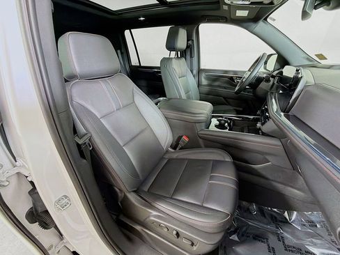 Used 2025 Chevrolet Suburban RST w/ Comfort Package AWD/4WD image 27