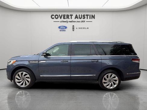 Used 2022 Lincoln Navigator L Reserve RWD image 2