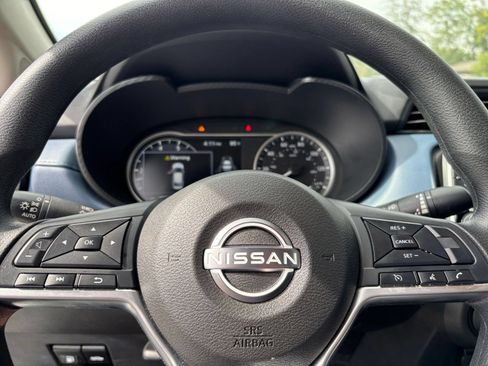 Used 2025 Nissan Versa SV FWD image 25