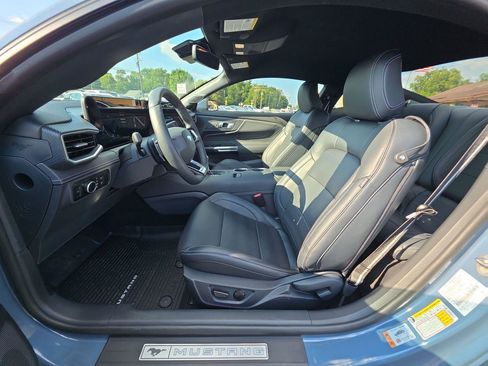Used 2025 Ford Mustang GT Premium RWD image 3