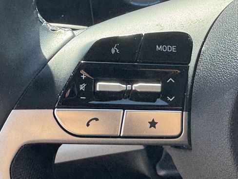Used 2025 Hyundai Elantra Limited FWD image 25