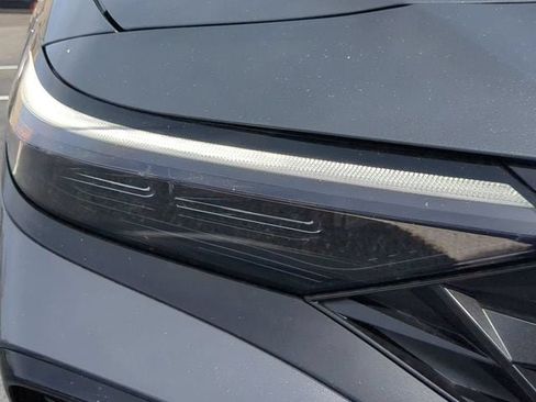 Used 2025 Hyundai Elantra Limited FWD image 9