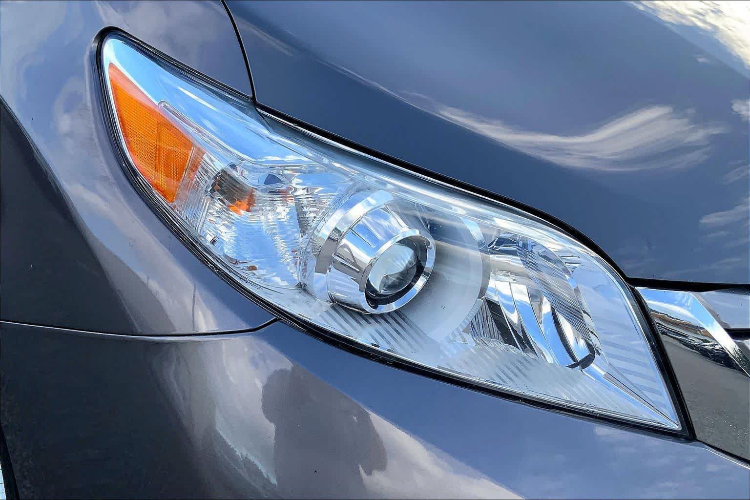 Used 2017 Toyota Sienna XLE Premium AWD/4WD image 27