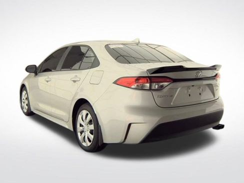 Used 2025 Toyota Corolla LE FWD image 9