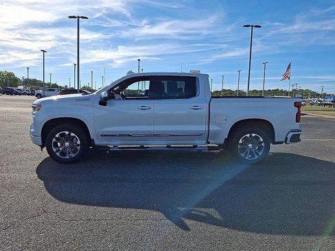 Used 2023 Chevrolet Silverado 1500 High Country w/ Technology Package image 7