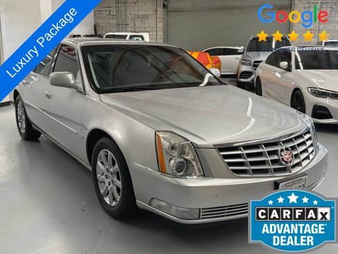Used 2009 Cadillac DTS w/ Trunk Convenience Package FWD image 3