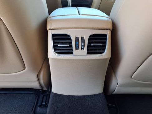 Used 2015 Hyundai Genesis 3.8 RWD image 12