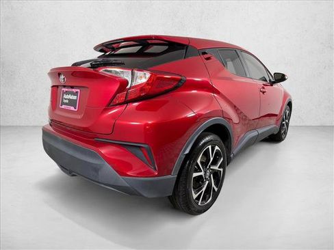 Used 2020 Toyota C-HR XLE FWD image 3