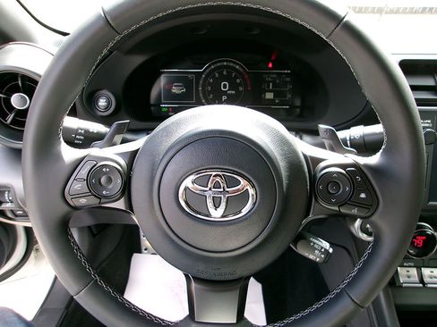 Used 2025 Toyota GR86 Premium w/ Performance Package RWD image 17