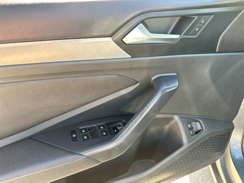 Used 2024 Volkswagen Jetta SE w/ Panoramic Sunroof Package image 13