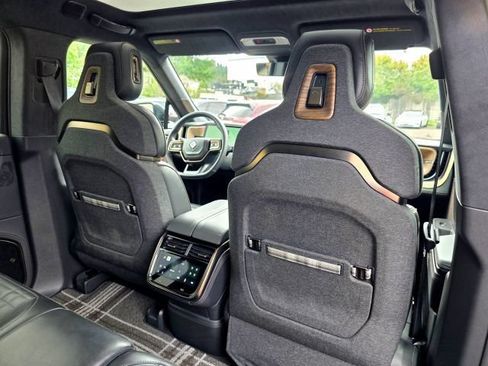 Used 2025 Rivian R1S Premium AWD/4WD image 54