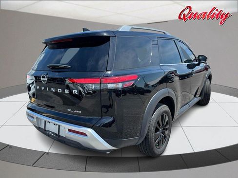 Used 2025 Nissan Pathfinder SL AWD/4WD image 3
