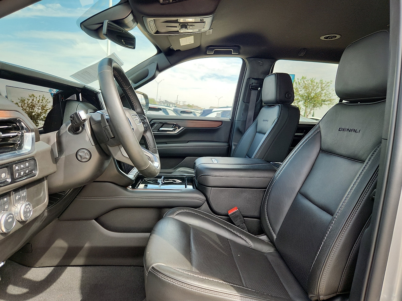 Used 2025 GMC Yukon Denali AWD/4WD image 12