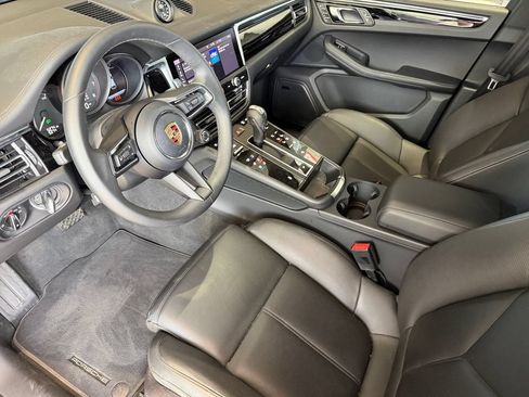 Certified 2026 Porsche Macan AWD/4WD image 4