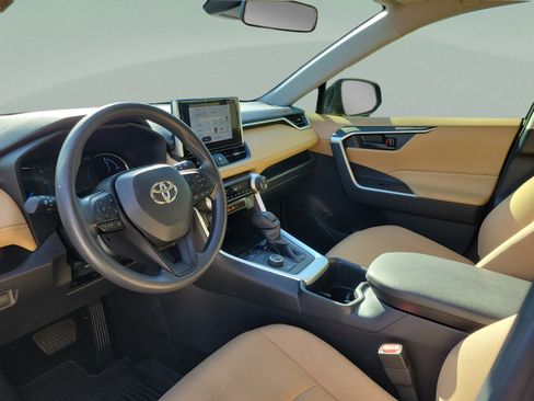 Certified 2025 Toyota RAV4 LE AWD/4WD image 9