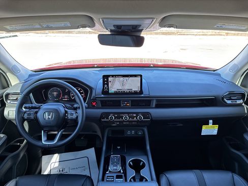Certified 2025 Honda Pilot Touring image 16