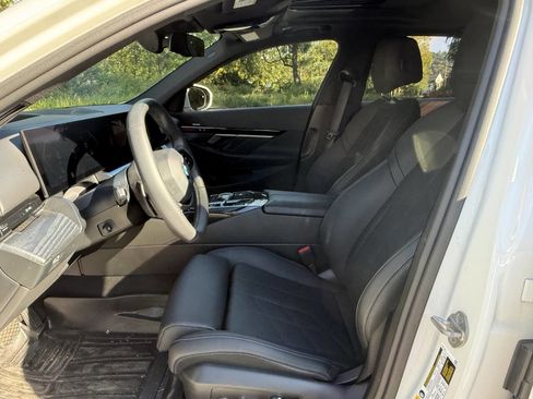 Used 2024 BMW 530i xDrive w/ Premium Package image 11