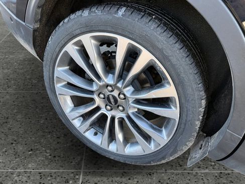 Used 2017 Lincoln MKX Reserve w/ Driver Assistance Package image 10