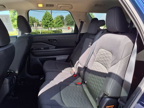 Used 2025 Nissan Pathfinder SV AWD/4WD image 19