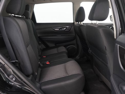 Used 2018 Nissan Rogue SV w/ Sun & Sound Touring Package image 13