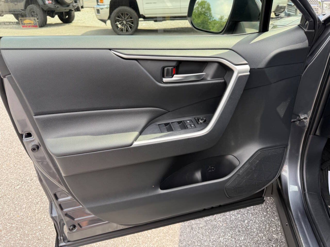 Used 2020 Toyota RAV4 XLE w/ Convenience Package AWD/4WD image 9