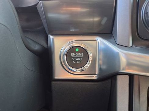 Used 2023 Ford F150 Lariat w/ Trailer Tow Package image 26