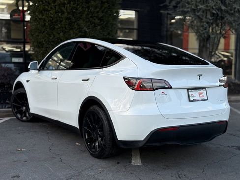 Used 2021 Tesla Model Y Long Range image 18